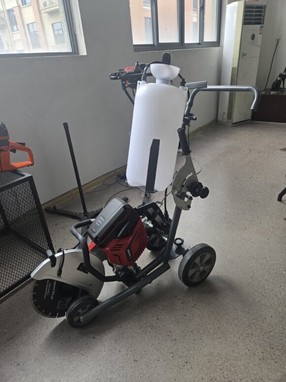 Opel Select 14" Gasoline Concrete Saw with Stand - Image 3